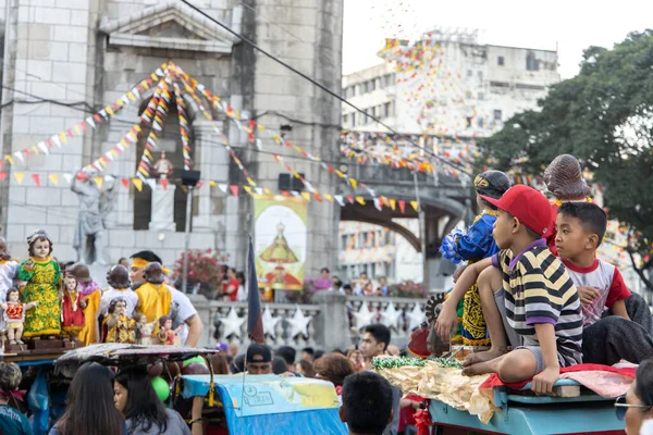 Ihmiset osallistuvat viva sto nino manila festivaali, Manila, Filippiinit, 18 tammikuu 2020 — kuvapankkivalokuva