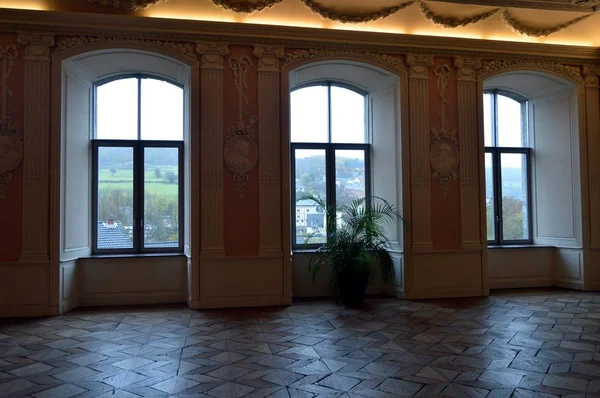 Sütunlu pencerelerin üçlüsü — Stok fotoğraf
