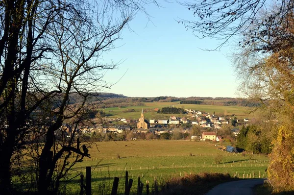 Blick auf das Dorf ethe — Stockfoto