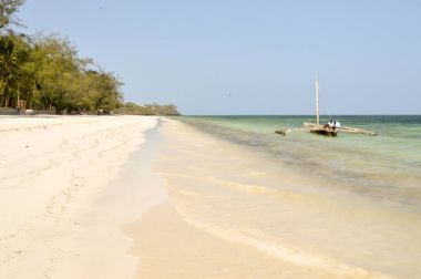 BAMBURİ beach bir hendek ile 