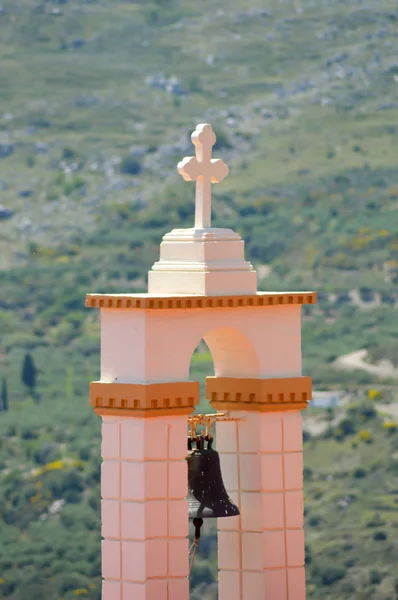 Campana exterior de una iglesia ortodoxa griega — Foto de Stock