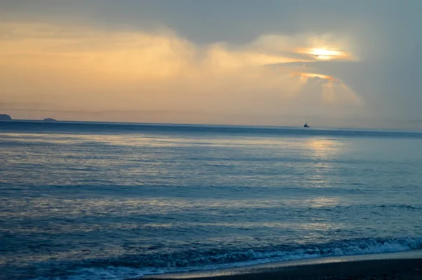 Sunrise over the ocean — Stock Photo, Image