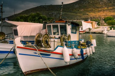 Balıkçı teknesi Girit'te bir bağlantı noktası