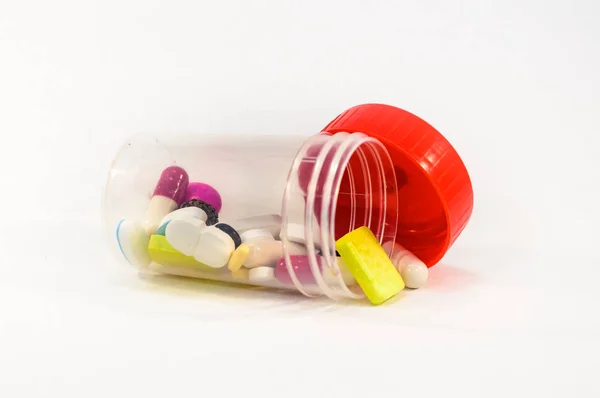 Pudełko plastikowe medycyny z czerwonym — Zdjęcie stockowe