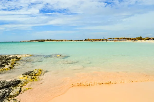 Elafonisi kumsal adanın Batı'dan görünüm