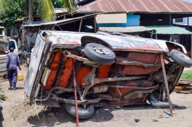 Açık Hava garaj ile Car Tipping ile Bamburi demir sütunlar içinde Mo