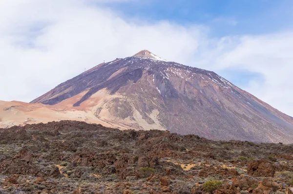 Vista do vulcão Teide e um céu azul na ilha de Teneri — Fotografia de Stock