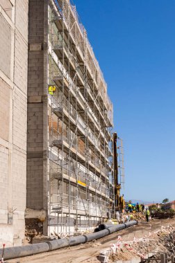 İskele inşaatı, bir bina Los Abrigos içinde 