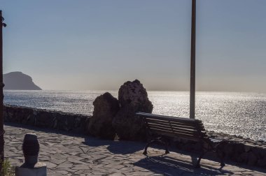 Okyanus boyunca bir Bank ile uyku köşe