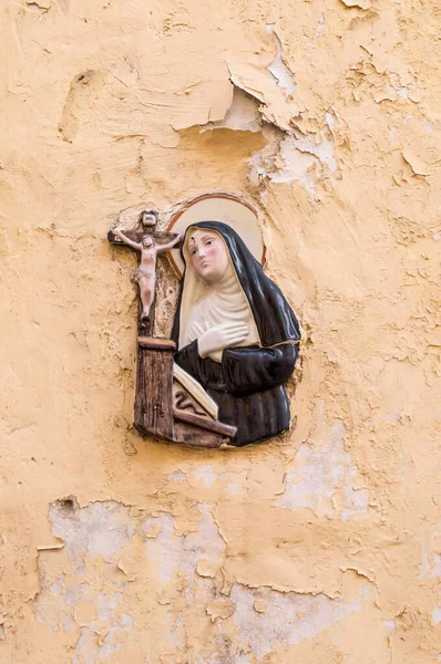 Náboženská ikona. Na kamenné zdi Panny Marie — Stock fotografie