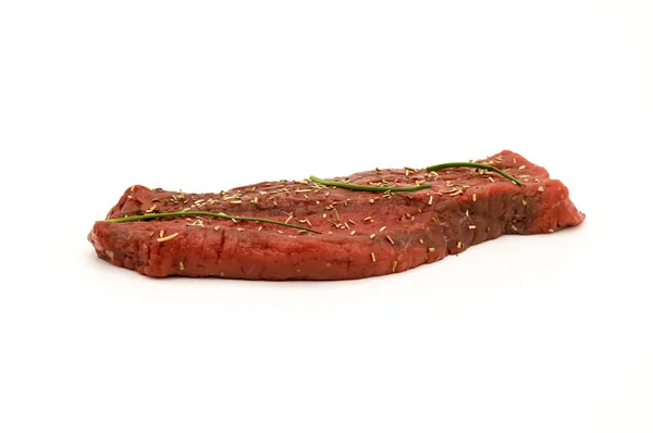 Bistecca Manzo Con Erbe Aromatiche Provenienza Erba Cipollina Fondo Bianco — Foto Stock