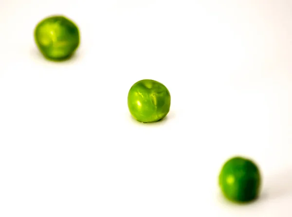 Зеленый Горох Белом Фоне — стоковое фото