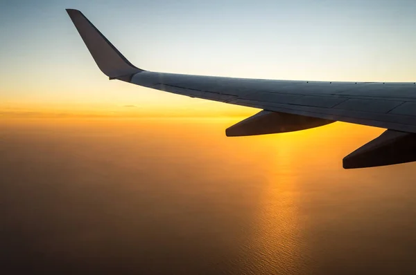 Hermoso Atardecer Cielo Vista Superior Avión Volando Vista Desde Interior —  Fotos de Stock