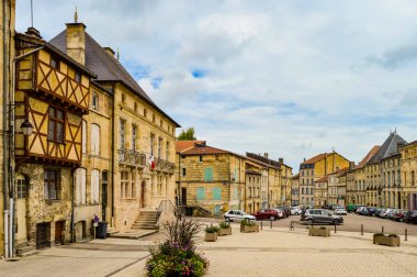 Saint-Pierre Meydanı 'nda yarı keresteli ev. Bar le Duc' ta..