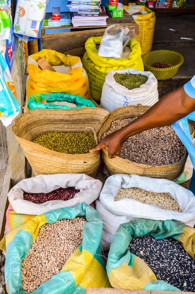 Nairobi Kenya Africa 2017 Bags Cereales Mombasa Market Kenya Africa 스톡 사진