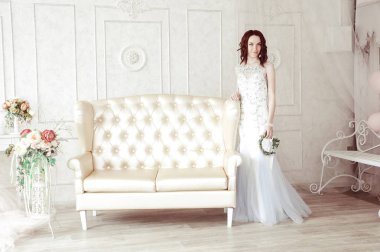 Güzel genç kız Abiye iç fotoğraf s poz içinde