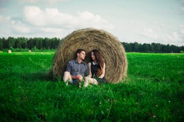 haystacks yakınındaki bir alanda dinlenme severler