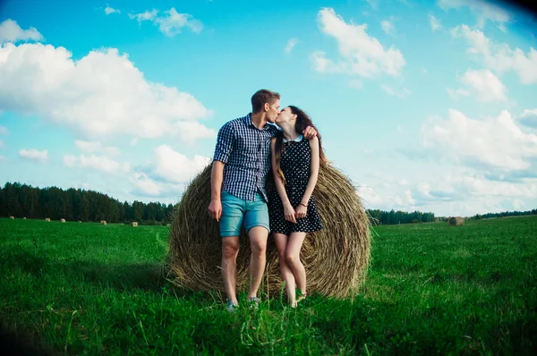 haystacks yakınındaki bir alanda dinlenme severler