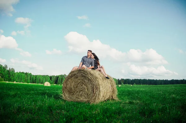 haystacks yakınındaki bir alanda dinlenme severler