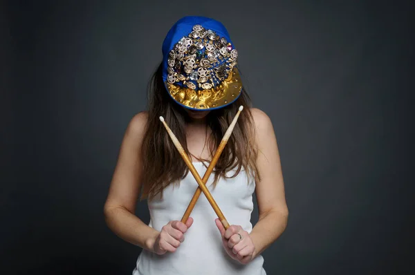 Girl and Drumsticks — Stock Photo, Image