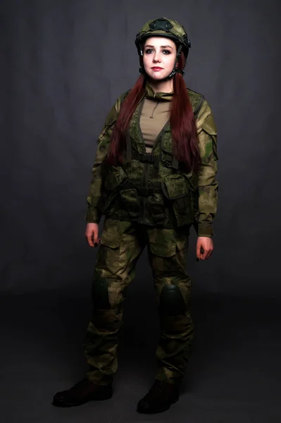 A girl soldier in camouflage clothing poses in a Studio — Stock Photo, Image