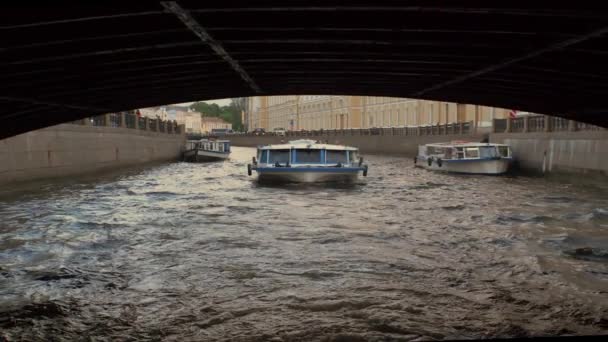 Passing under bridge in Saint Petersburg. Shot from a tour boat. Slow motion — Stock Video