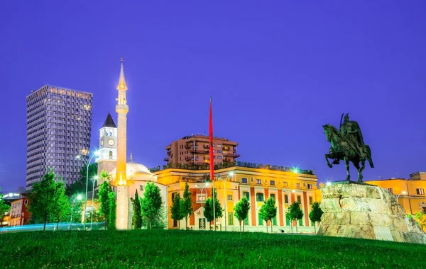 Edhem Bey Camii İskender bey Meydanı, gece, Tiran - Arnavutluk