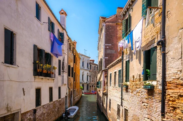 Canal escénico, Venecia, Italia en Junio 26, 2017 — Foto de Stock