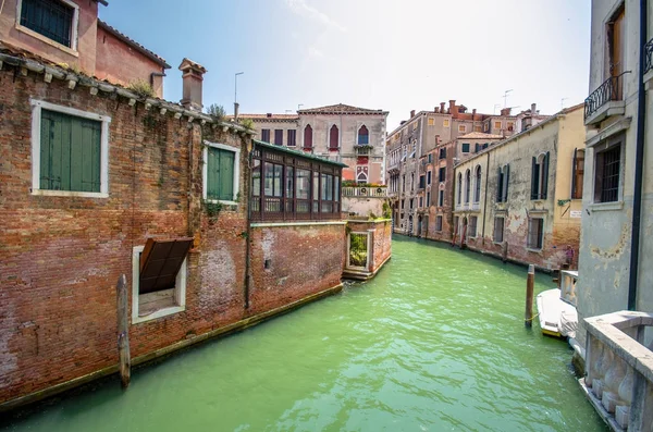 Canal escénico, Venecia, Italia en Junio 26, 2017 — Foto de Stock