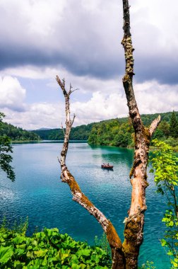 Plitvice Gölleri, Hırvatistan. Şelaleler ve turkuaz su doğal park