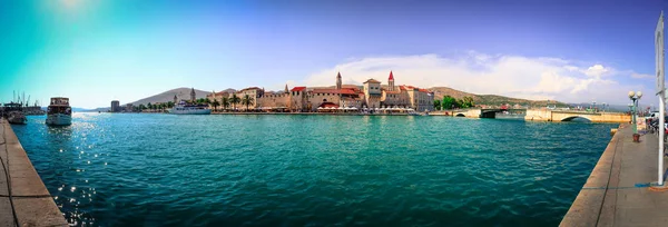 Vista panoramica del porto di Trogir, Croazia — Foto Stock