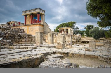 Atina 'daki Yunan tapınağının antik kalıntıları.