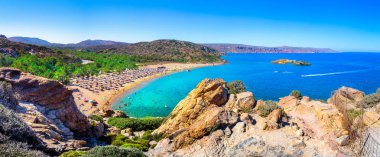 Doğal peyzaj palmiye ağaçları, turkuaz su ve tropikal plaj, Vai, Crete, Yunanistan.