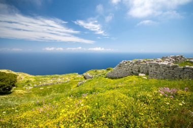 Antik Thira, dağ Mesa Vouno, Santorini, Yunanistan üstündeki Tarih öncesi bir köy kalıntıları.
