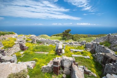 Antik Thira, dağ Mesa Vouno, Santorini, Yunanistan üstündeki Tarih öncesi bir köy kalıntıları.