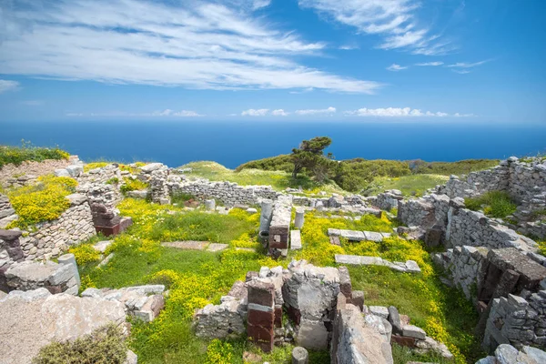 Antik Thira, dağ Mesa Vouno, Santorini, Yunanistan üstündeki Tarih öncesi bir köy kalıntıları.