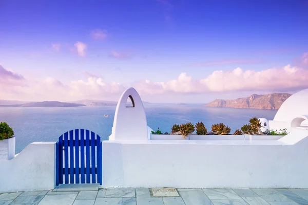 Oia város Santorini szigeten, Görögország. — Stock Fotó