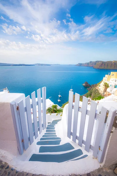 Město Oia na ostrově Santorini, Řecko. — Stock fotografie