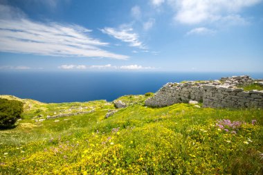 Antik Thira, dağ Mesa Vouno, Santorini, Yunanistan üstündeki Tarih öncesi bir köy kalıntıları.