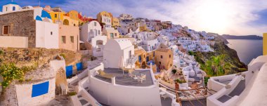 Yunanistan 'ın Santorini adasındaki Oia kasabası. 