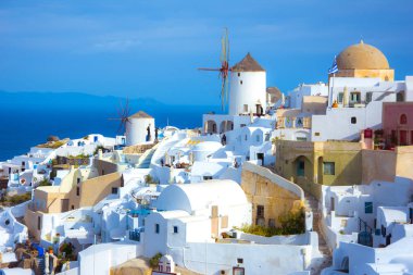 Yunanistan 'ın Santorini adasındaki Oia kasabası. 