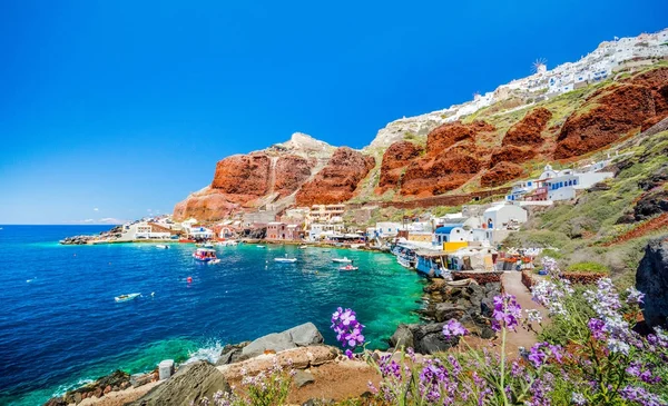 Eski liman Ammoudi altında ünlü Köyü Oia, Santorini, Yunanistan.