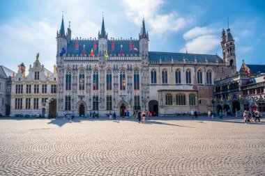 Düz, Almanya-9 Temmuz 2018: Budapeşte, Hungary 'deki parlamento binasını ziyaret eden turistler