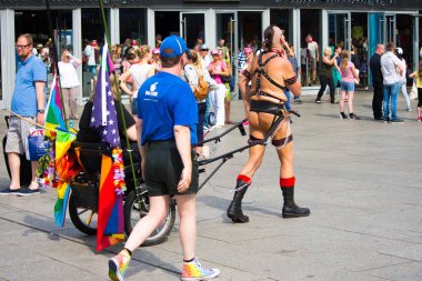 Köln, Nrw, Almanya-Temmuz 9,2017: Köln, Almanya Csd (Christopher sokak gün) Eşcinsel gurur geçit. Bu yılki geçit temalı ' bir daha asla 
