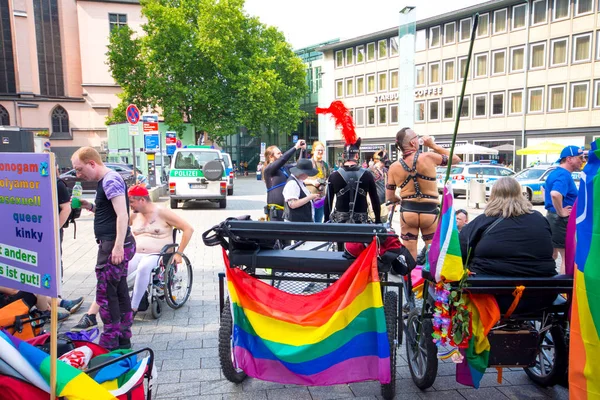 Köln, Nrw, Almanya-Temmuz 9,2017: Köln, Almanya Csd (Christopher sokak gün) Eşcinsel gurur geçit. Bu yılki geçit temalı ' bir daha asla 