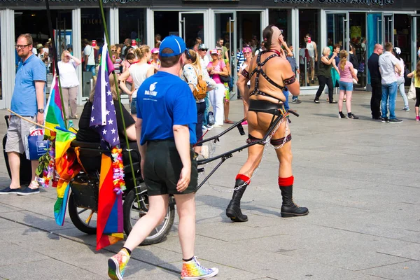 Köln, Nrw, Almanya-Temmuz 9,2017: Köln, Almanya Csd (Christopher sokak gün) Eşcinsel gurur geçit. Bu yılki geçit temalı ' bir daha asla 