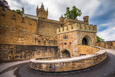 Hohenzollern Şatosu (Burg Hohenzollern), Almanya 'nın Baden-Wurttemberg eyaletinde yer alan bir şehirdir.