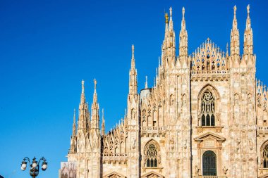 Milano Katedrali'ne, Piazza del Duomo, gece, Lombardia, İtalya üzerinde 08 Temmuz 2017