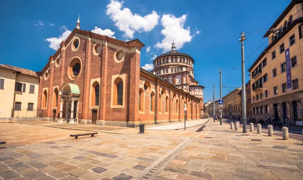 Kerk van Santa Maria delle Grazie in Milaan, Italië. Deze kerk is beroemd voor het hosten van Leonardo da Vinci meesterwerk "het laatste avondmaal", op 03 juli 2017. — Stockfoto