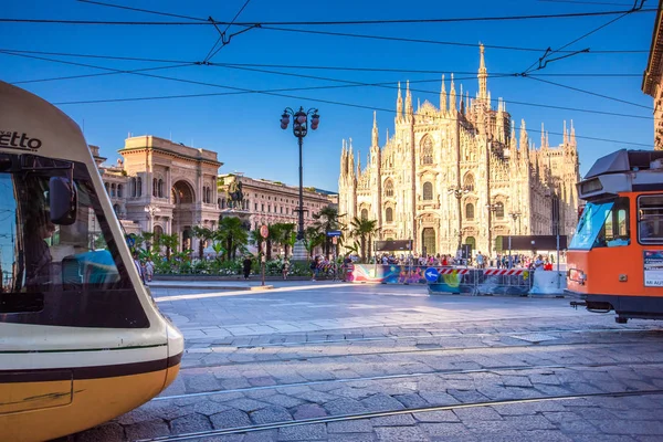 Milaan kathedraal, Piazza del Duomo nachts, Lombardia, Italië op 08 juli 2017 — Stockfoto